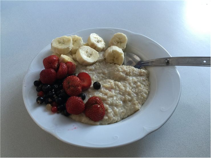 Picture Of Porridge With Fruits